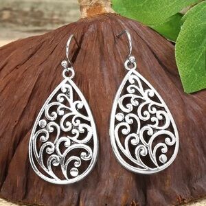 ⭐️ 5 for $25 Vintage Style Silver Tone Hoop Earrings